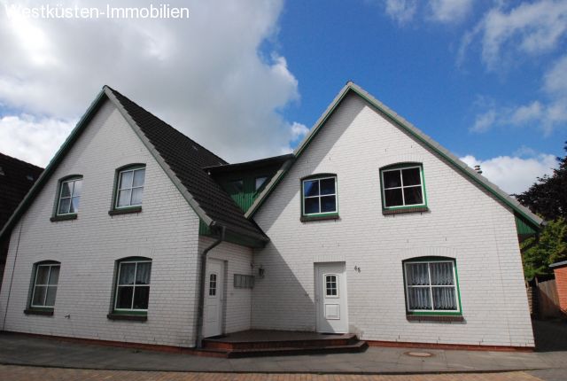 Heide: Für Singles oder Paare - die gepflegte 2-Zimmer-Wohnung mit schönem Garten in zentraler Lage! 