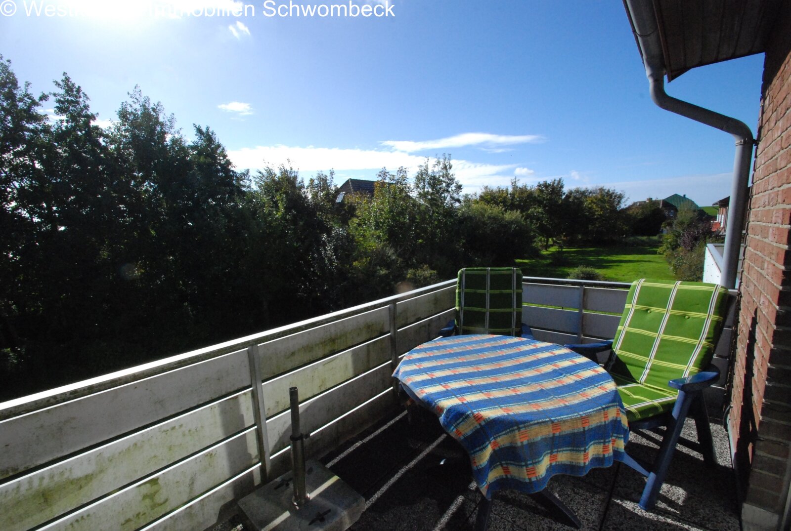 Süd-Balkon mit freiem Blick über die Landschaft Süd-Balkon mit freiem Blick über die Landschaft