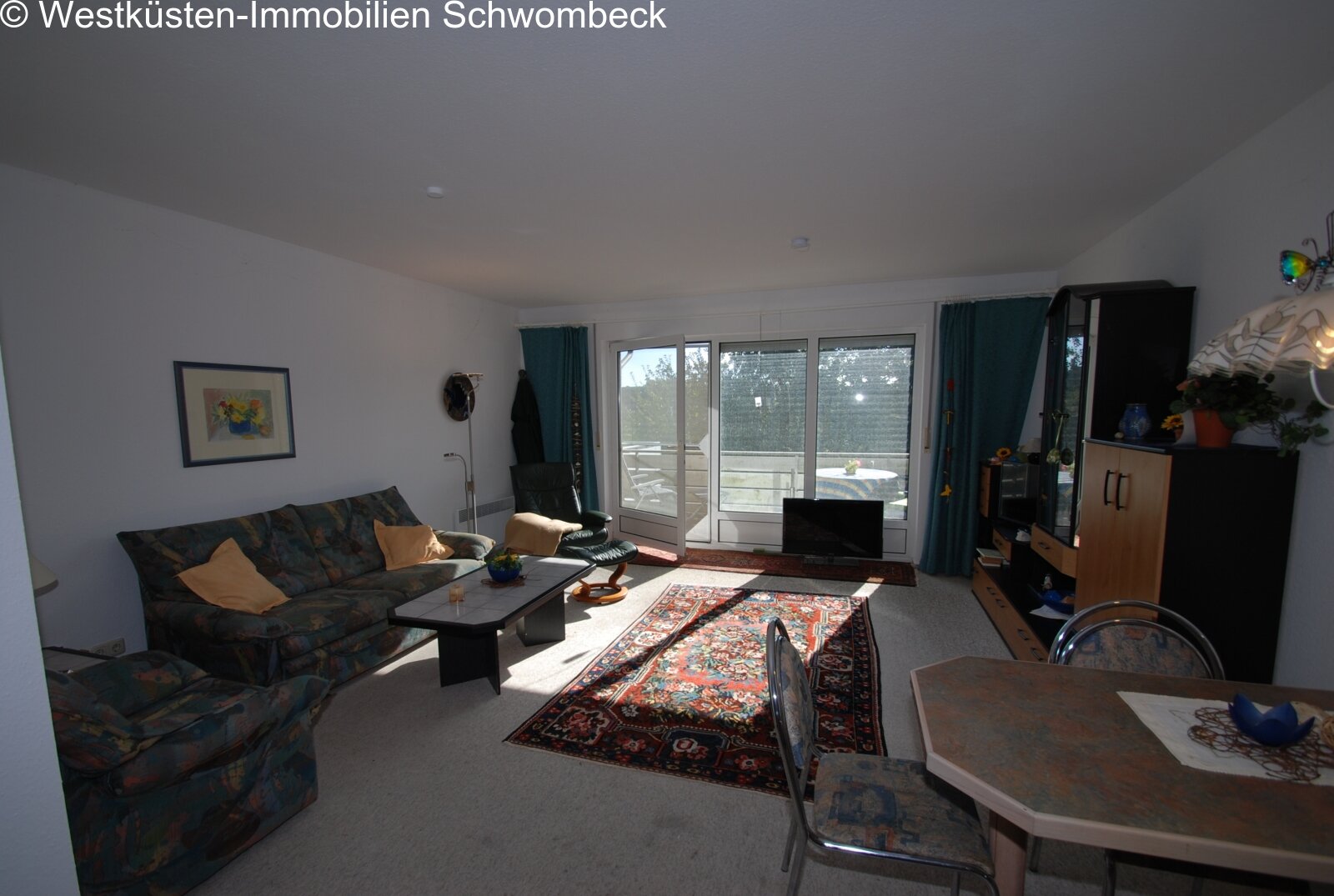 Wohnzimmer mit direktem Balkonzugang Wohnzimmer mit direktem Balkonzugang