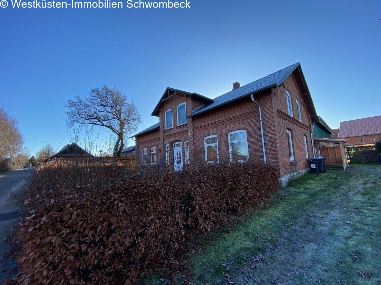 Resthof Vorder und Seitenansicht