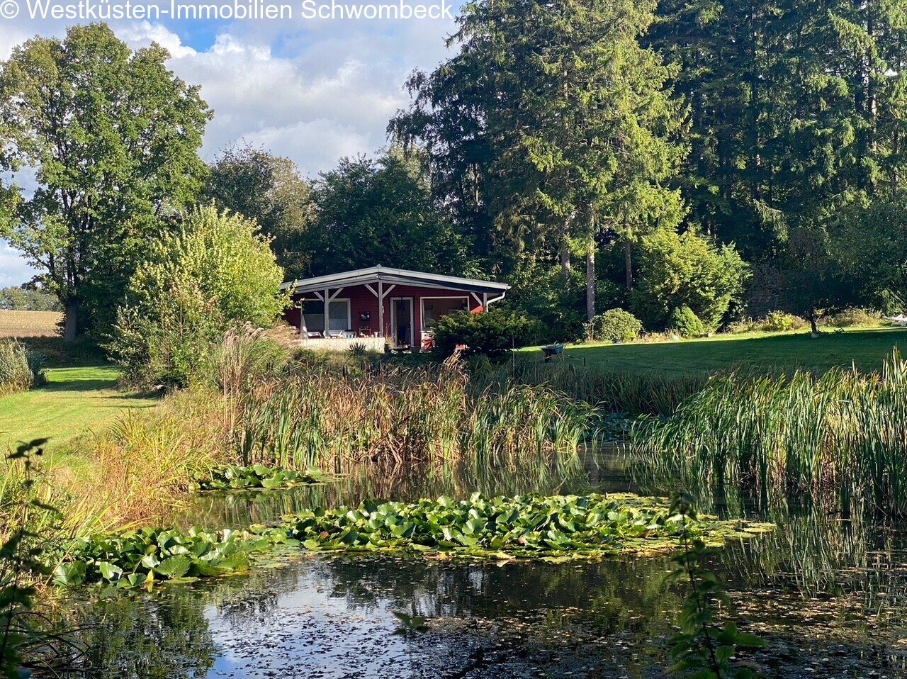 Haus mit Teich Haus mit Teich