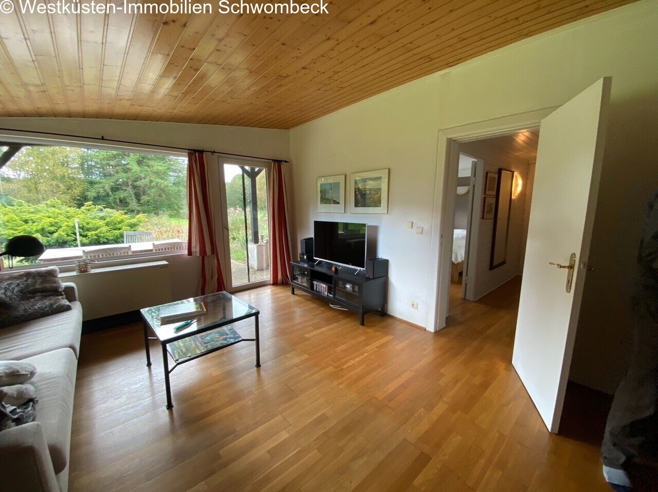 Wohnzimmer mit Blick auf die Terrasse Wohnzimmer mit Blick auf die Terrasse