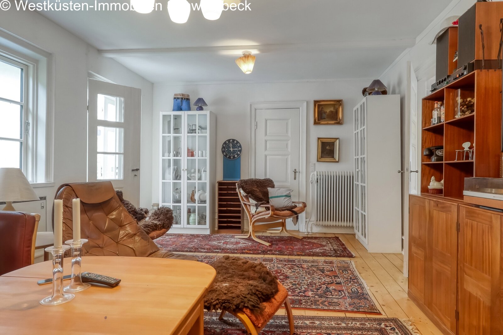 Wohnzimmer mit harmonischer Raumaufteilung und vielfältigen Nutzungszonen Wohnzimmer mit harmonischer Raumaufteilung und vielfältigen Nutzungszonen