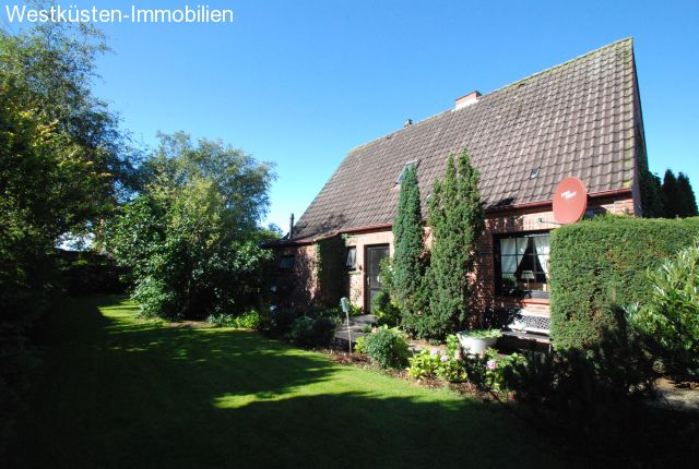 Wesselburen: Wohnen in Nordseenähe - das feine Einfamilienhaus in ruhiger Ortsrandlage! 