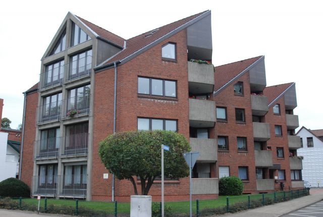 Heide: Die elegante 2-Zimmer-Wohnung mit überdachter Loggia in ruhiger, zentraler Lage! 
