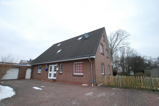 Diekhusen-Fahrstedt: Die ruhige 4-Zimmer-DG-Wohnung in Sackgassenlage nähe Marne! 