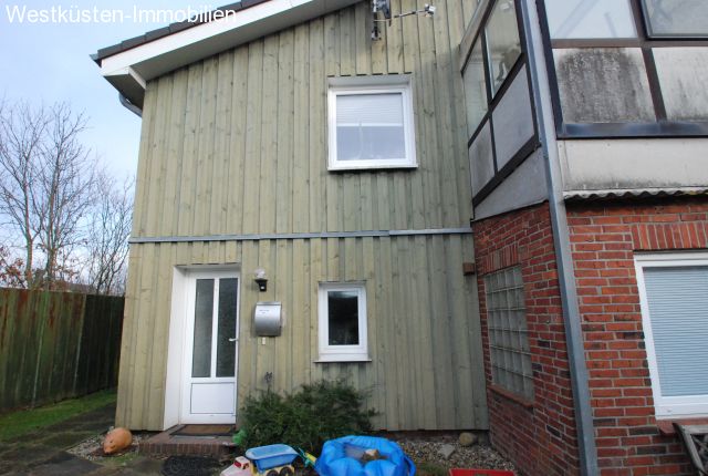 Heide: Renovierte 3-Zimmer-DG-Wohnung in ruhiger Lage! 