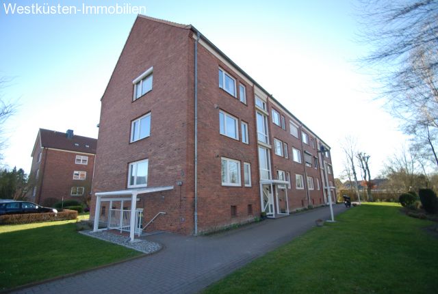 Brunsbüttel: Renovierte 4-Zimmer-Wohnung mit Loggia in ruhiger Lage! 