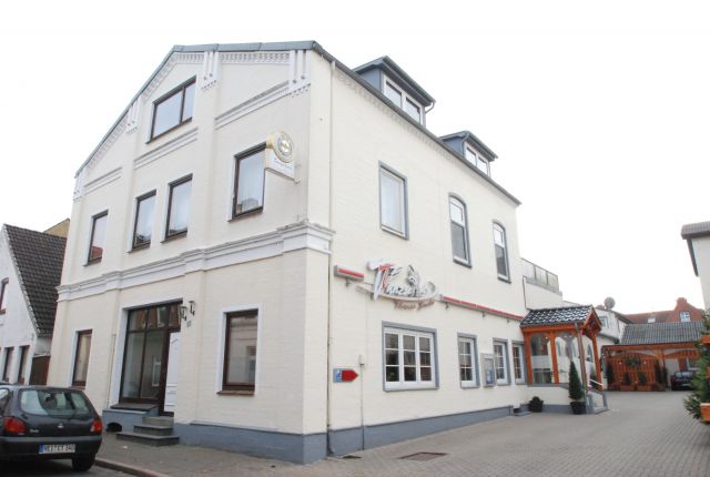 Heide: Reserviert - Top Rendite- Wohn- und Geschäftshaus in zentraler Lage! 